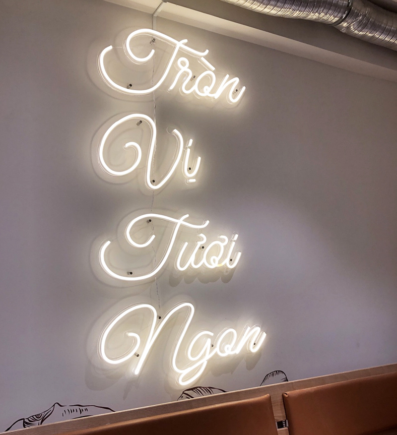 Uốn chữ Neon Sign có giá đắt hay rẻ hơn so với Neon thủy tinh truyền thống 4