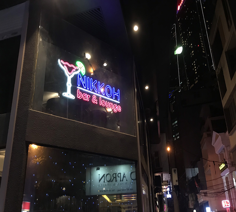 Trang Trí Quán Bar Ấn Tượng Bằng Led Neon Sign 2