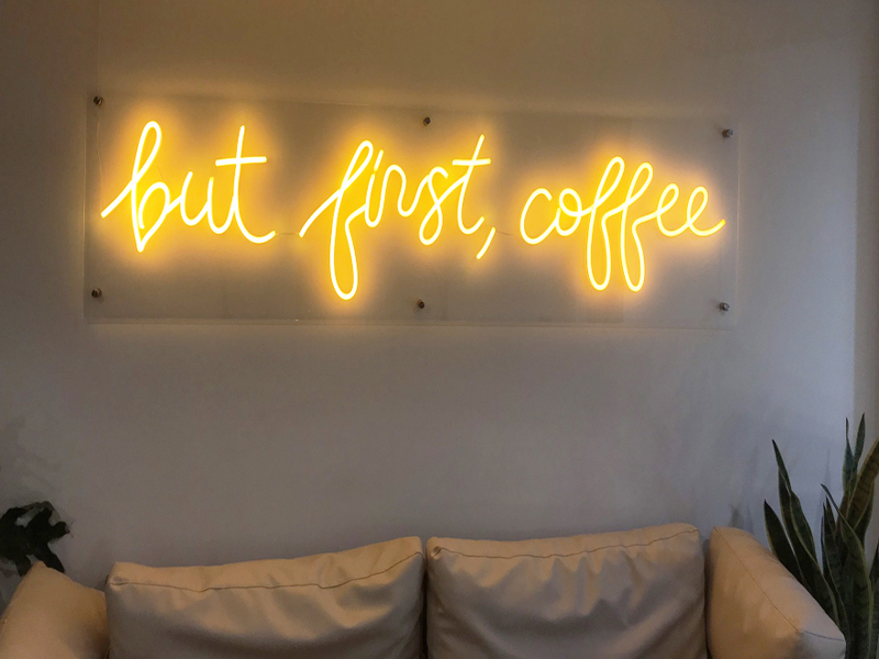 Led Neon Sign mang không gian thời thượng cho quán cafe 3